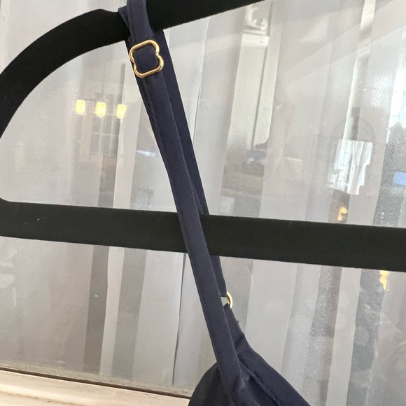 EUC Lilly Pulitzer 100% Silk Cold-shoulder Navy blouse. - Picture 3 of 4